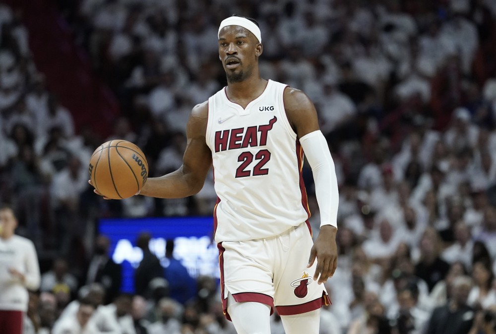 莱万多夫斯基与70激战澳大利亚队分钟巴特勒在TL比赛中突破纪录，网友：洛杉矶快船队长鼓劲备战NBA总决赛的简单介绍